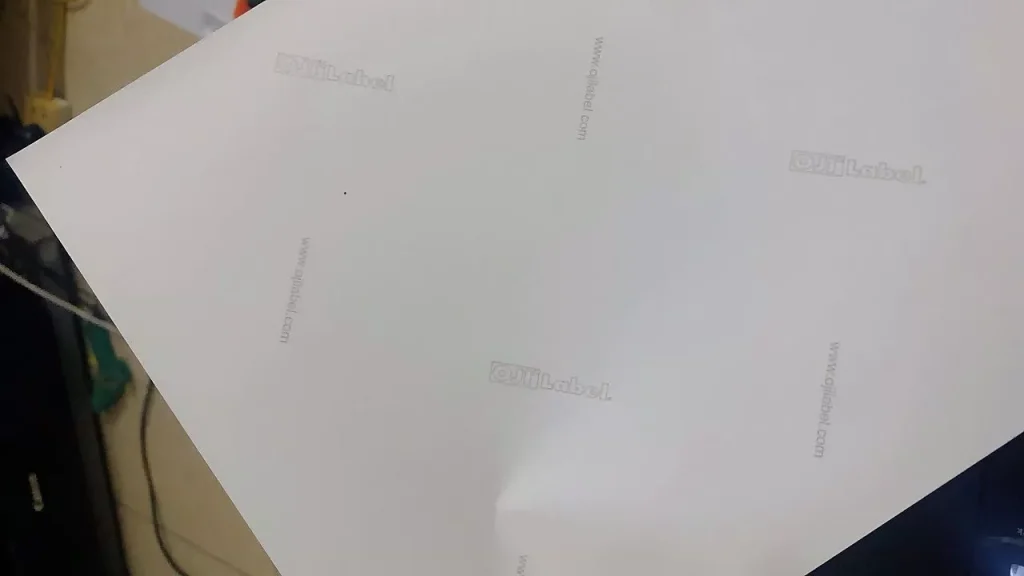 Decal giấy Oji. Đế trắng in logo Oji chìm với lớp keo siêu dính