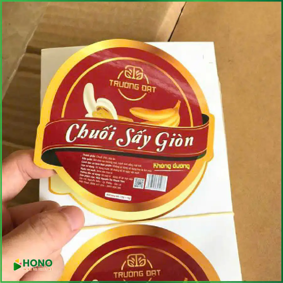 In tem nhãn chuối sấy giòn Trường Đạt decal giấy cán bóng dán bao bì thực phẩm khô